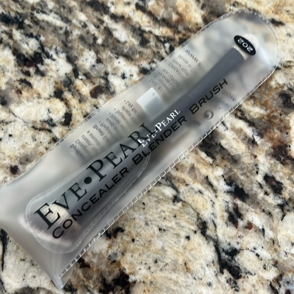 🌙💕Eve Pearl Concealer Blender Brush - Picture 2 of 8